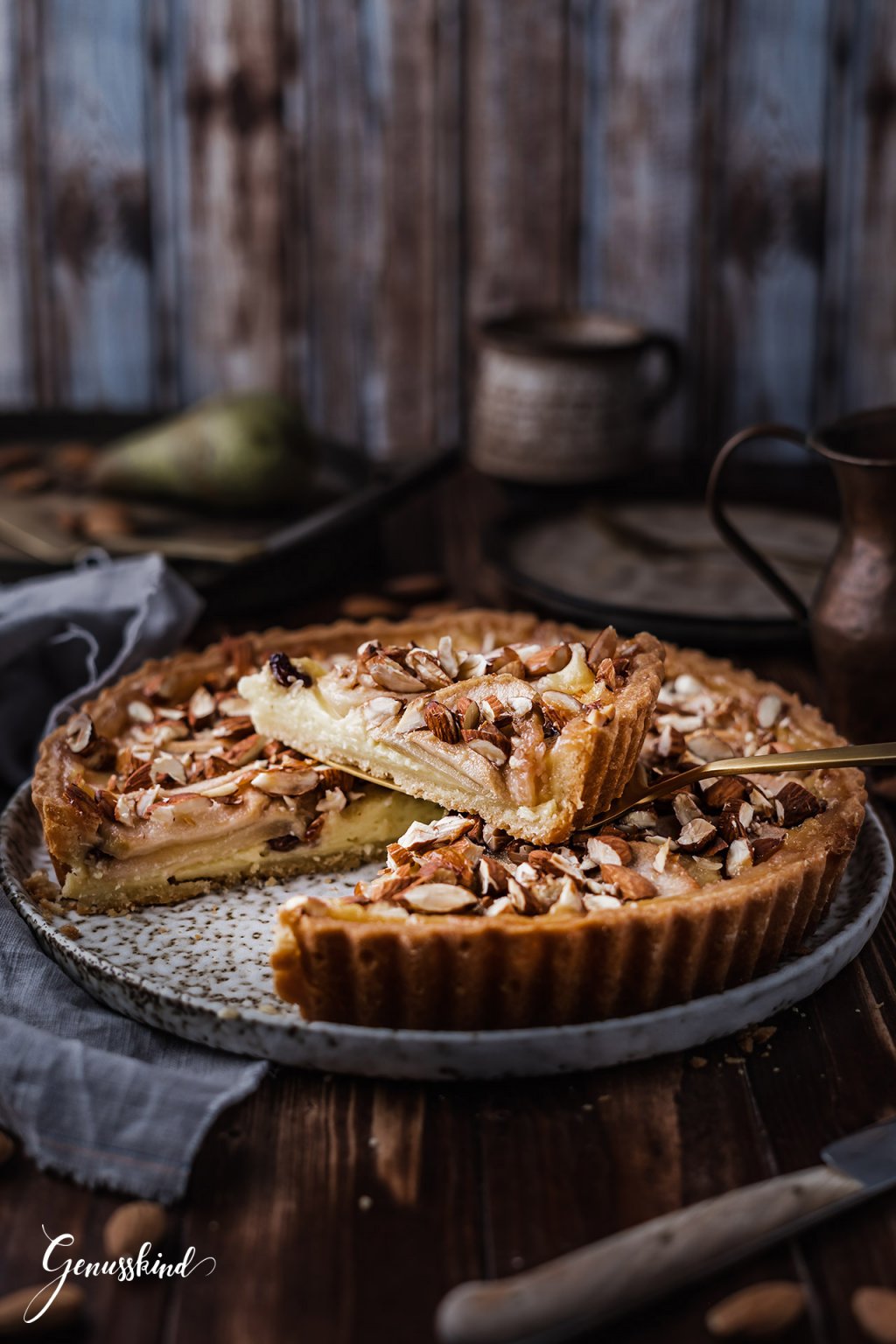 Birnen Tarte mit Rum-Rosinen und Mandeln - Genusskind